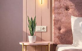 Завжди є світло! Soft Pink Apartment